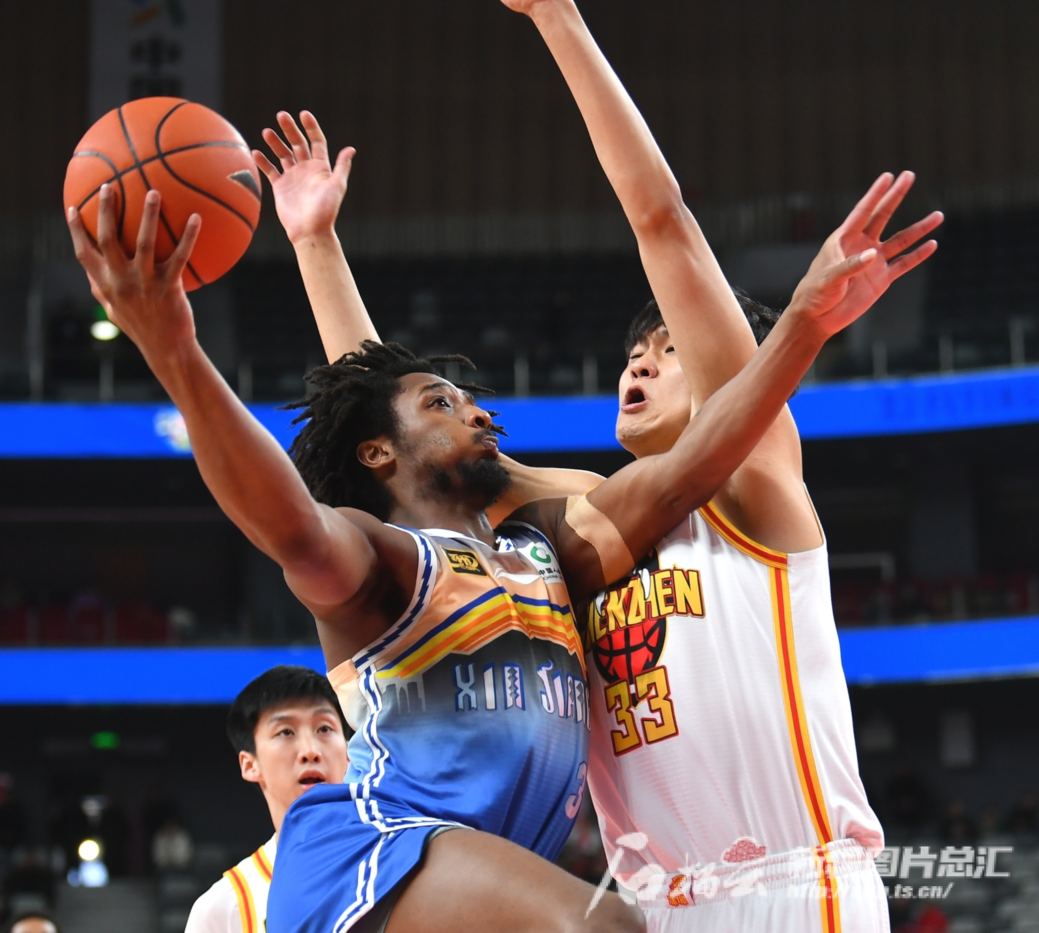 清晨CBA常规赛焦点战；深圳男篮篮板制胜；信心回归；训练强度明显提升的简单介绍