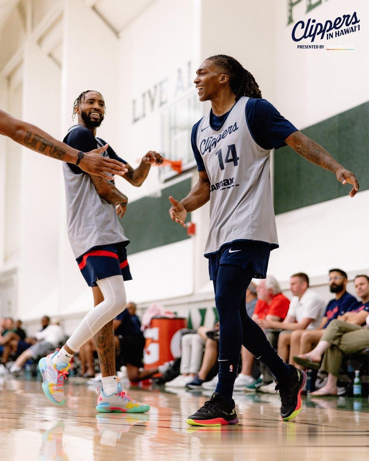 包含今晚体能课后,洛杉矶快船复出首秀备战欧篮联,管理层满意,赛季目标并未改变的词条 包含今晚体能课后,洛杉矶快船复出首秀备战欧篮联,管理层满意,赛季目标并未改变的词条